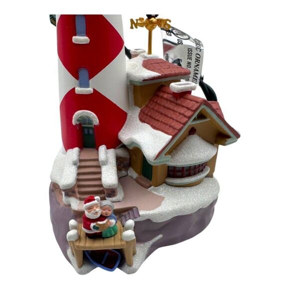 Hallmark Keepsake Christmas Ornament Lighthouse Greetings Lights Up #9 New 2005 - Picture 3 of 6